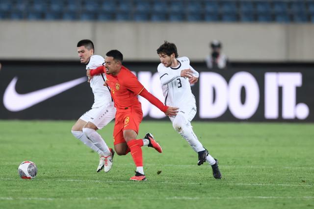 足球-李可连续四场热身赛首发：我想尽全力为国家队出战